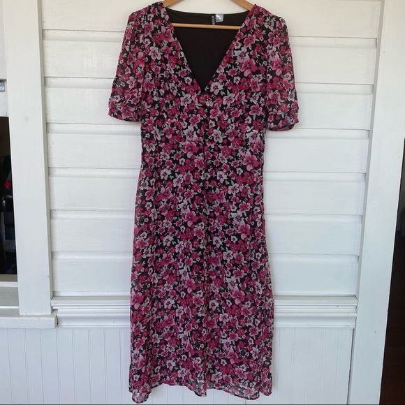 DIVIDED || V-Neck Floral Midi Dress with Side Slit; Size M (EUR 42) - Picture 1 of 10